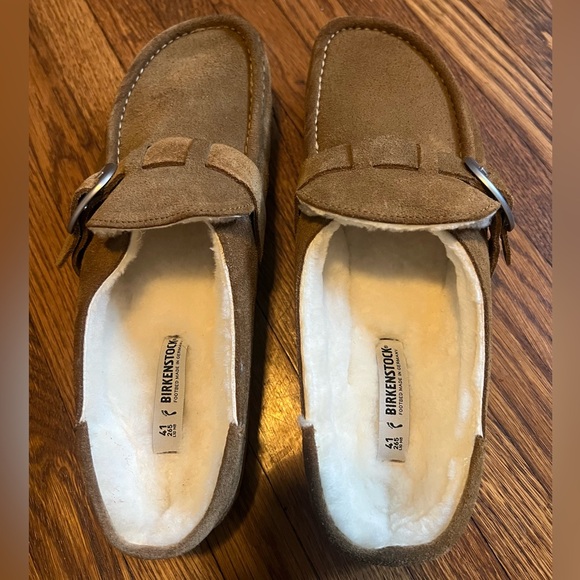 Birkenstock Women’s Buckley Shearling Clog in Dark Tea, Size 10 - Picture 2 of 8